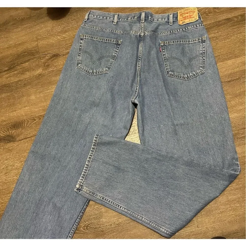 Levi's 550 Relaxed Fit Mens 40x34 Blue Jeans Light Wash Denim Great Condition